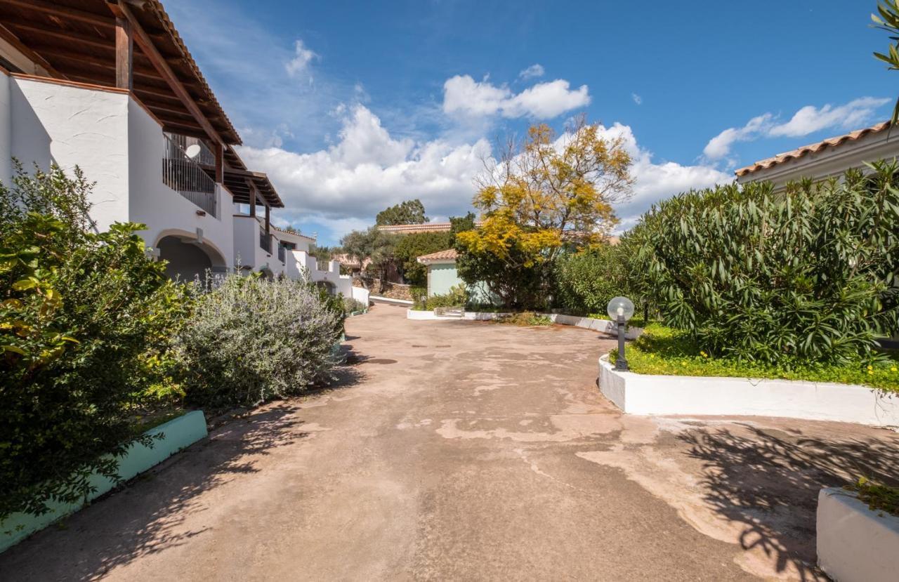 Oleandri Rossi Villa Tanaunella Bagian luar foto